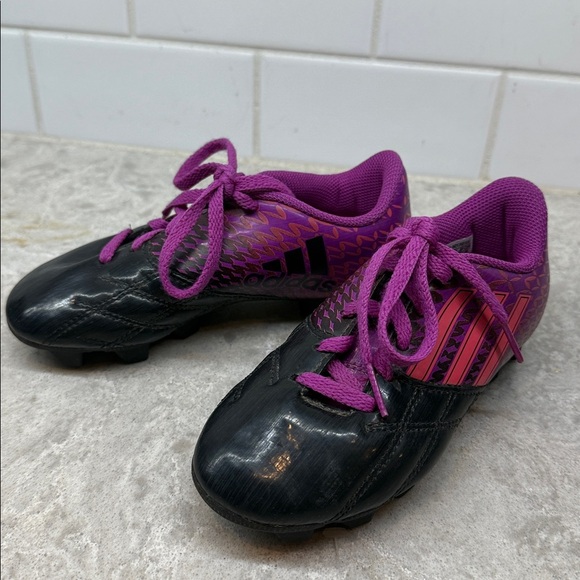 Adidas Black and Pink Athletic Cleats Soccer shoes. Size 12k - Picture 1 of 6